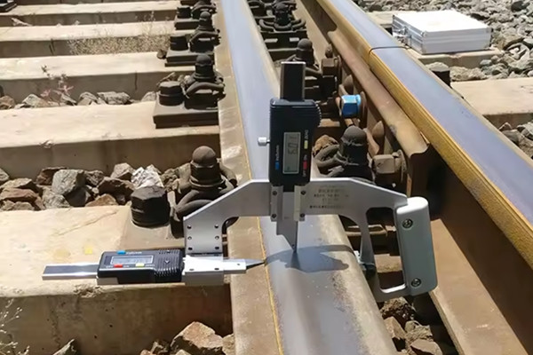 Digital Rail Head Wear Gauge